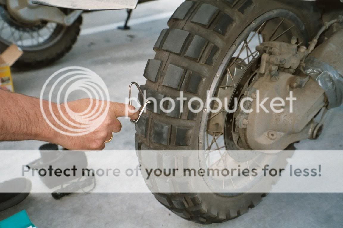 Fixing a puncture with the BMW repair kit